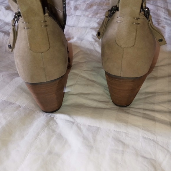 Torrid wide width ankle boots - Picture 2 of 4